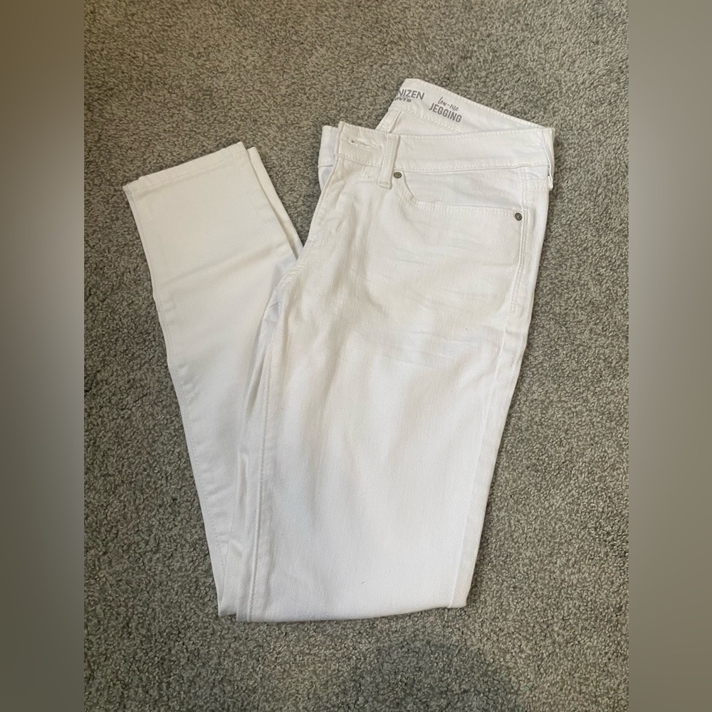 Levi’s low rise white jeggings, size 5, NWOT​​​​